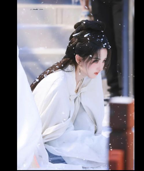 雪景中宋祖儿司宫令剧照，氛围感满分  第2张