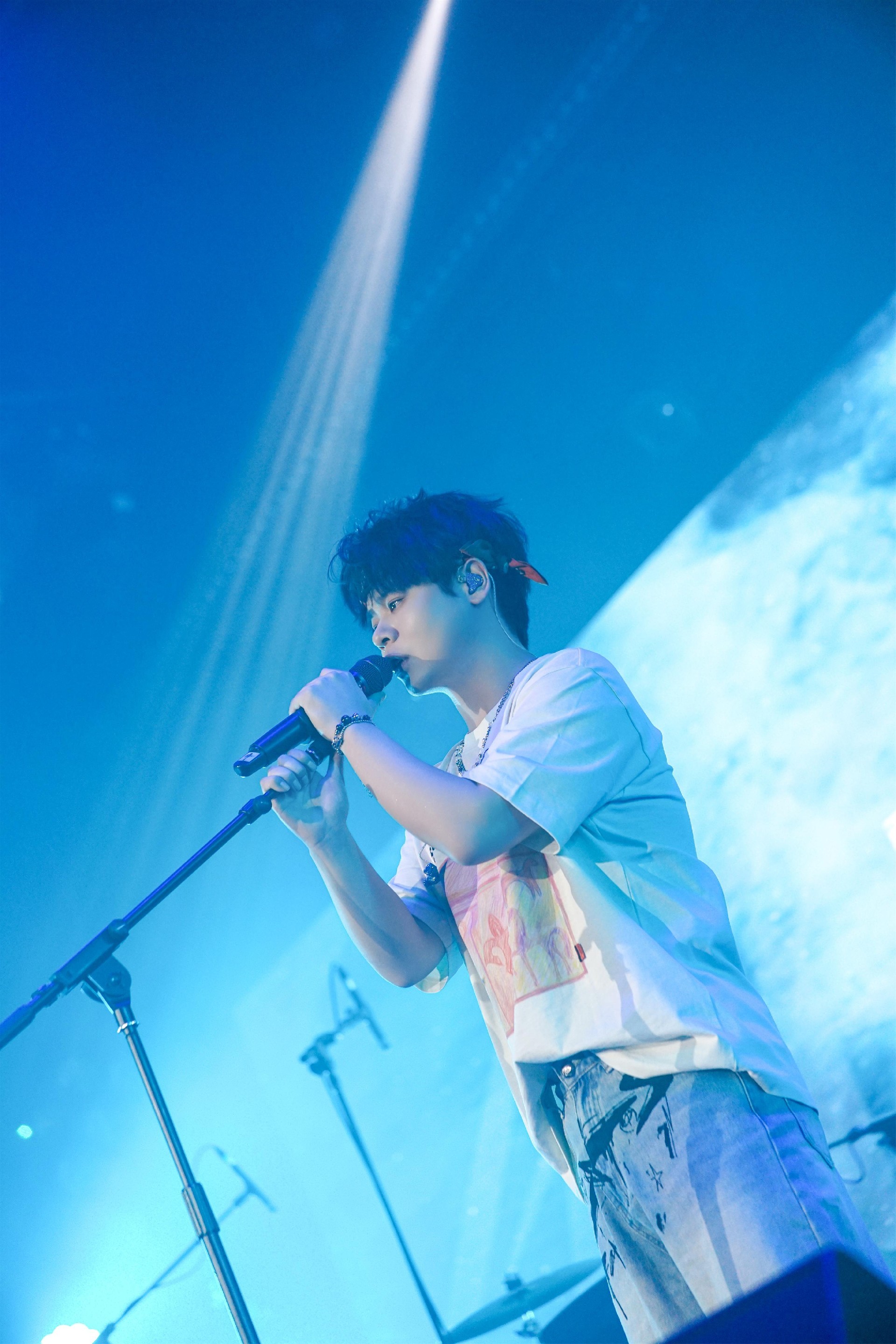 暌违三年，枯木逢春携新作时间褶皱的旅人开启时光巡演
