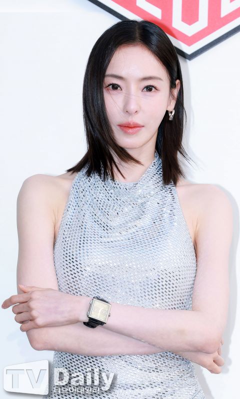 李多熙银色长裙亮相品牌活动，将与众人在综艺展化学反应  第6张
