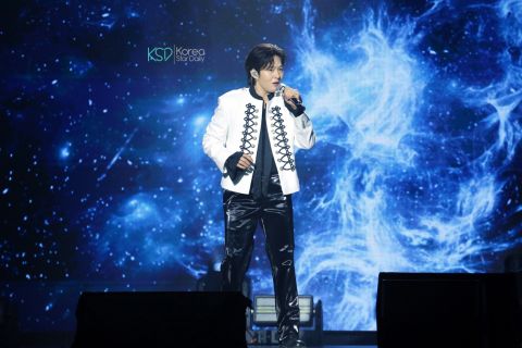 BTOB李昌燮赴台会粉丝，帅气获赞心情佳，魔性笑声表情包频出