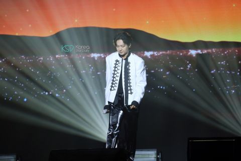 BTOB李昌燮赴台会粉丝，帅气获赞心情佳，魔性笑声表情包频出