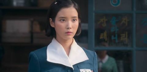 IU与苦尽柑来遇见你大小爱纯婚礼同框，童星妈妈感动：她连孩子的贴心都道谢