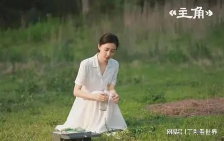 主角里的小白鞋，承载着老年观众一眼即明的时代记忆