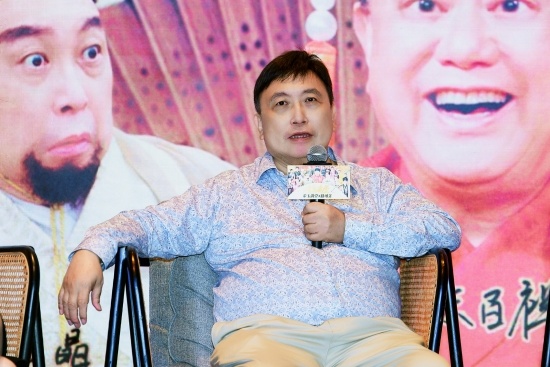 王晶首部短剧金玉满堂广州首映，探索内容带货新路径