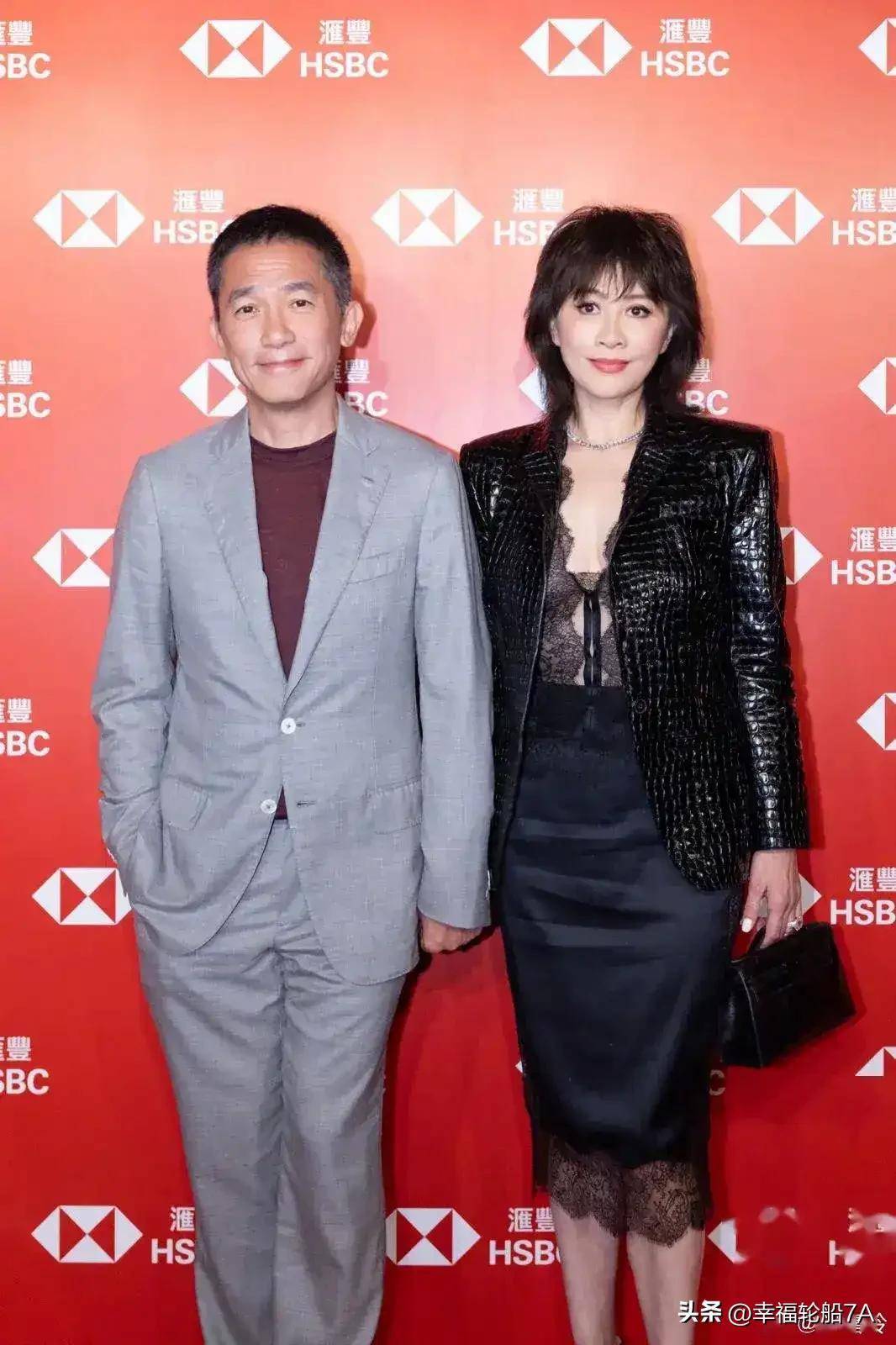 梁朝伟刘嘉玲红毯名场面走红,反差感爱情展现生活本真