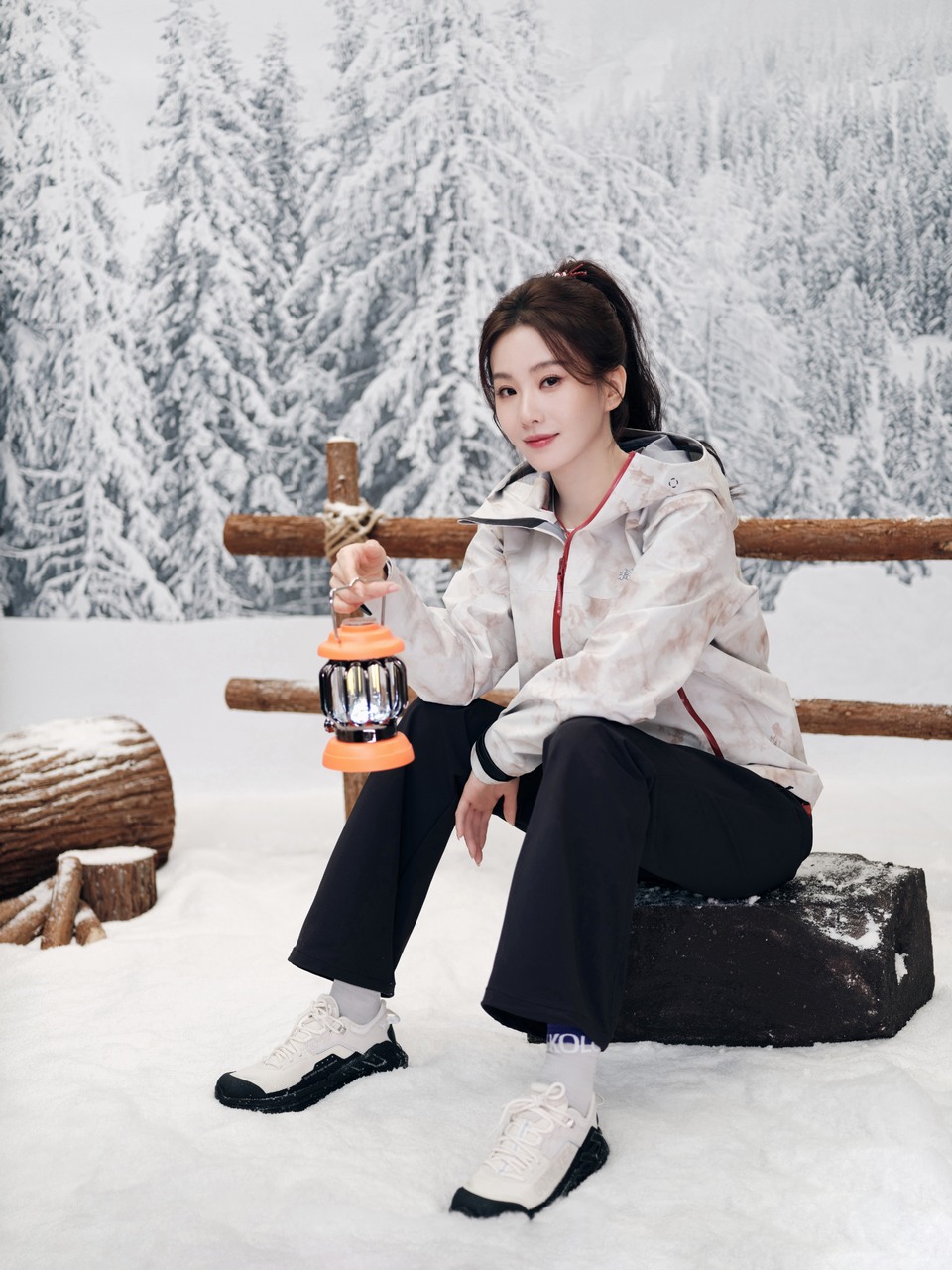 刘诗诗在漫天飞雪里觅得舒适一隅 心情与自然同步放松  第5张