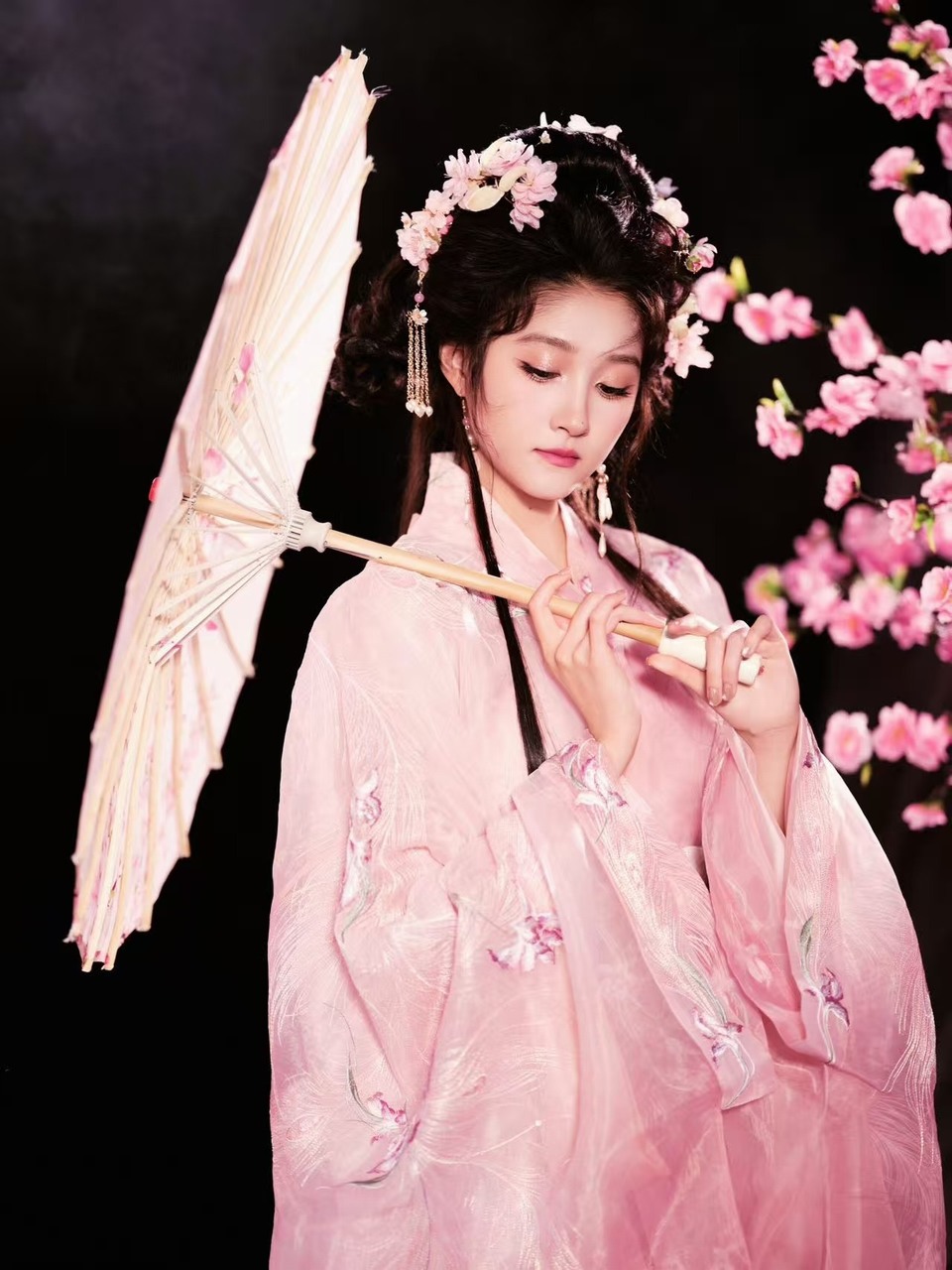 关晓彤面若桃花笑如靥 眼含秋水眉似柳灼灼其华  第9张