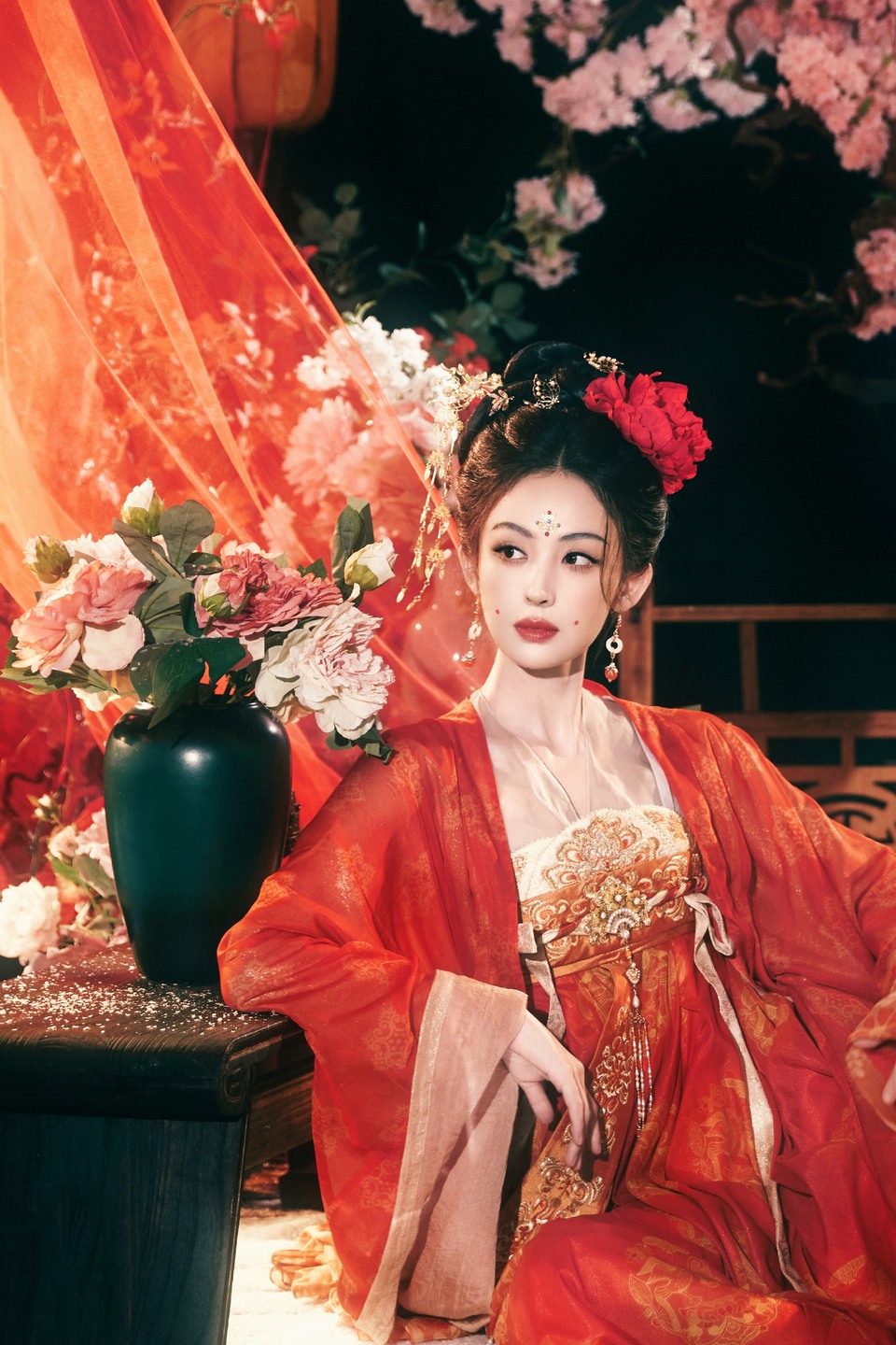 古力娜扎红绡漫过时光 琵琶还凝着余音恍见盛朝风月  第7张