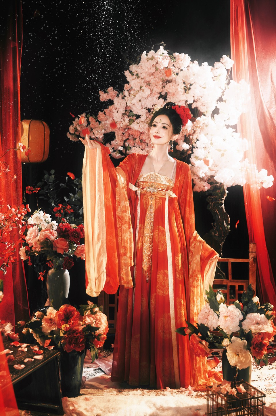 古力娜扎红绡漫过时光 琵琶还凝着余音恍见盛朝风月