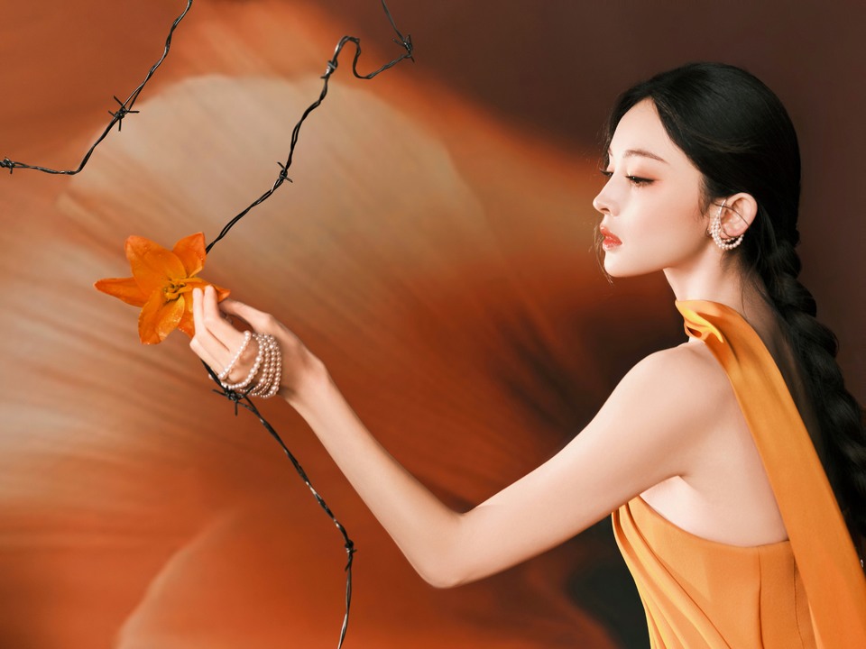 古力娜扎光影渐次展开 时间染成暖调留下无尽的遐思