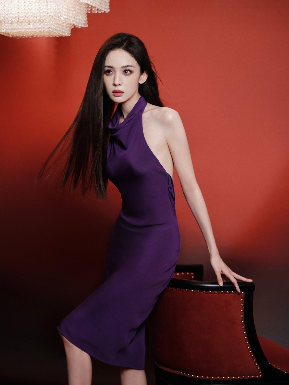 古力娜扎在缤纷碰撞中 摩登映像邂逅个性光芒  第2张