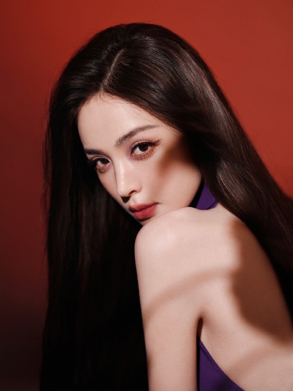 古力娜扎在缤纷碰撞中 摩登映像邂逅个性光芒  第7张