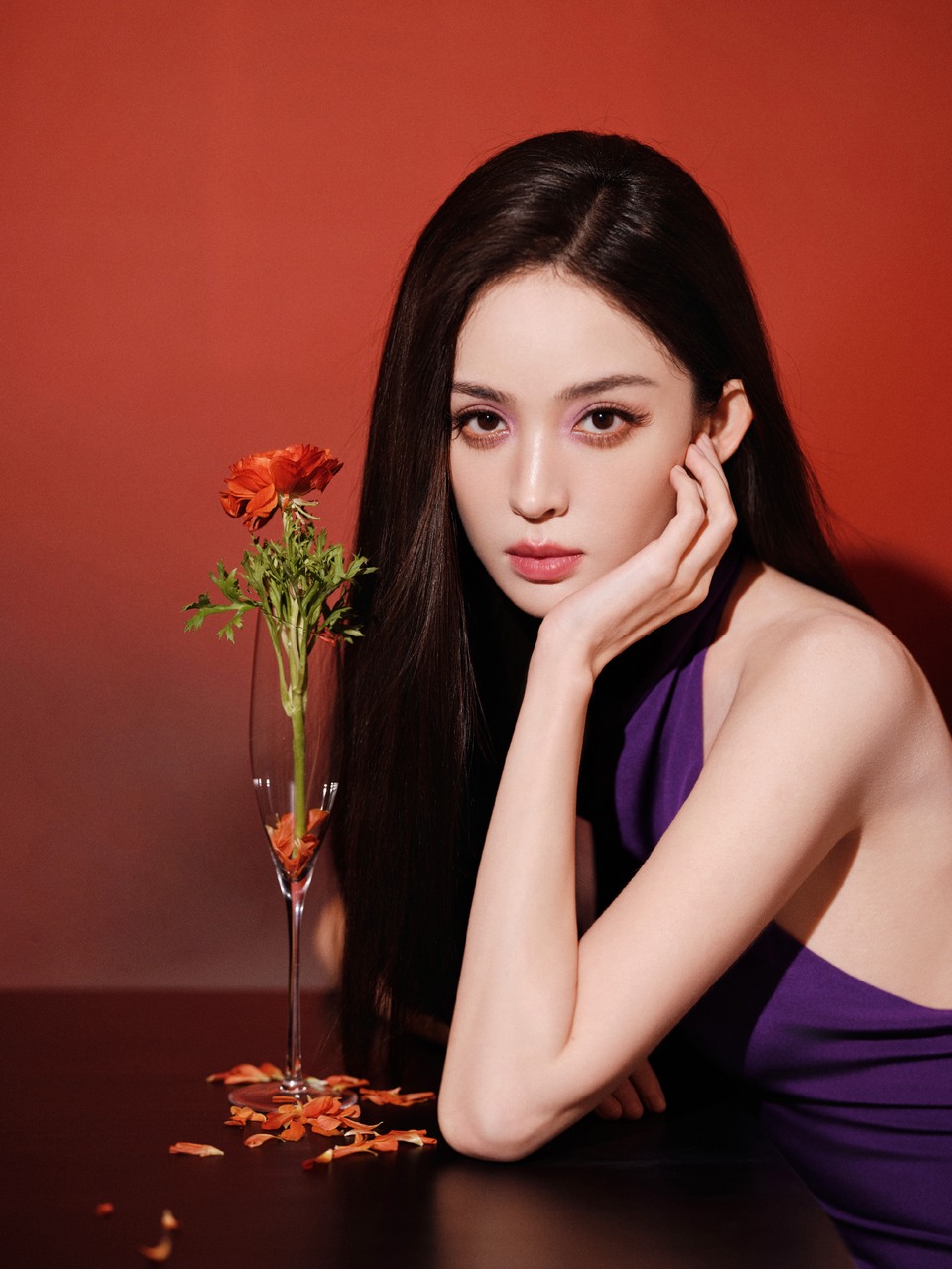 古力娜扎在缤纷碰撞中 摩登映像邂逅个性光芒  第5张