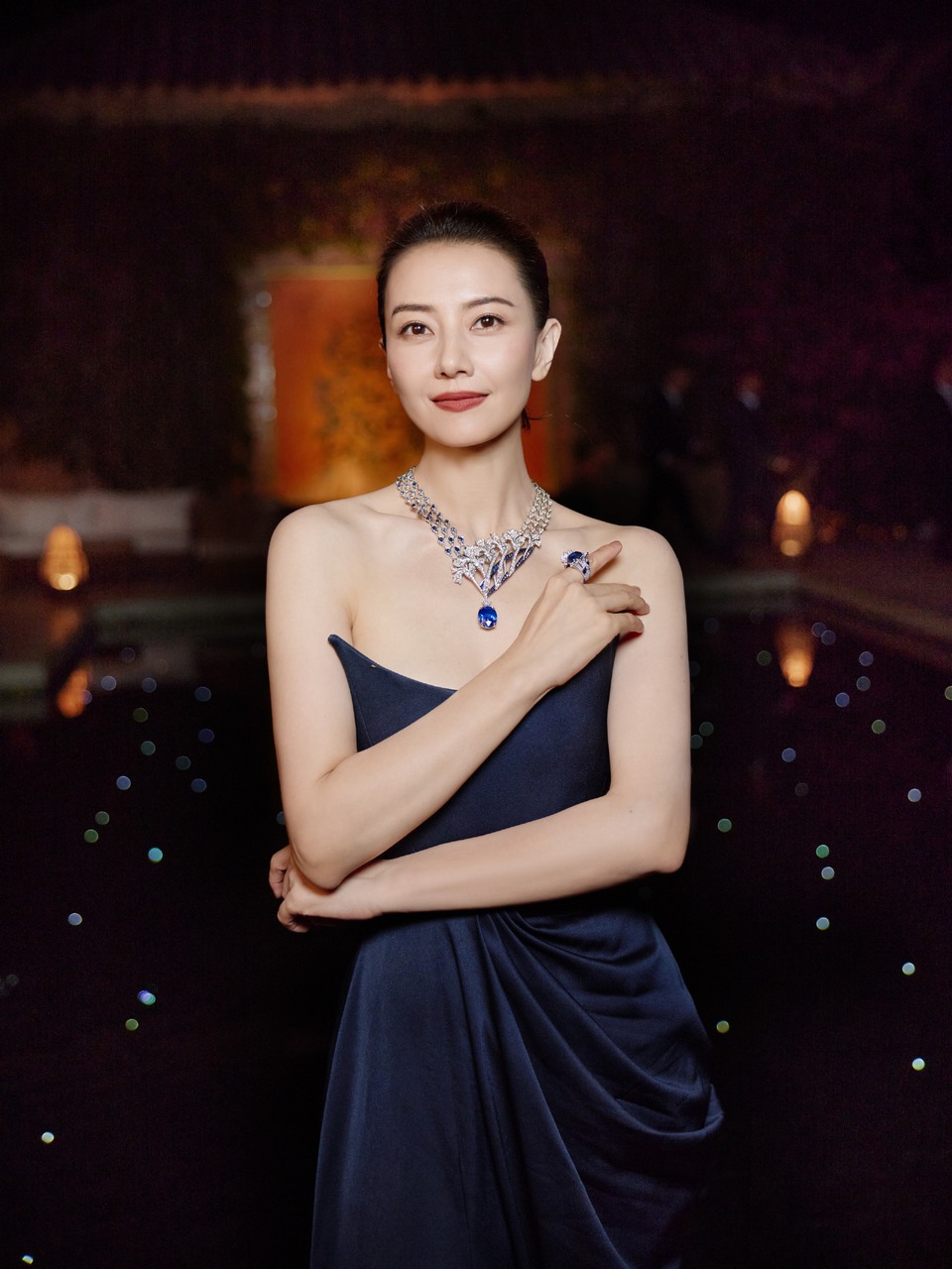 高圆圆流光掠影间尽显优雅风姿 凝驻永恒瞬间