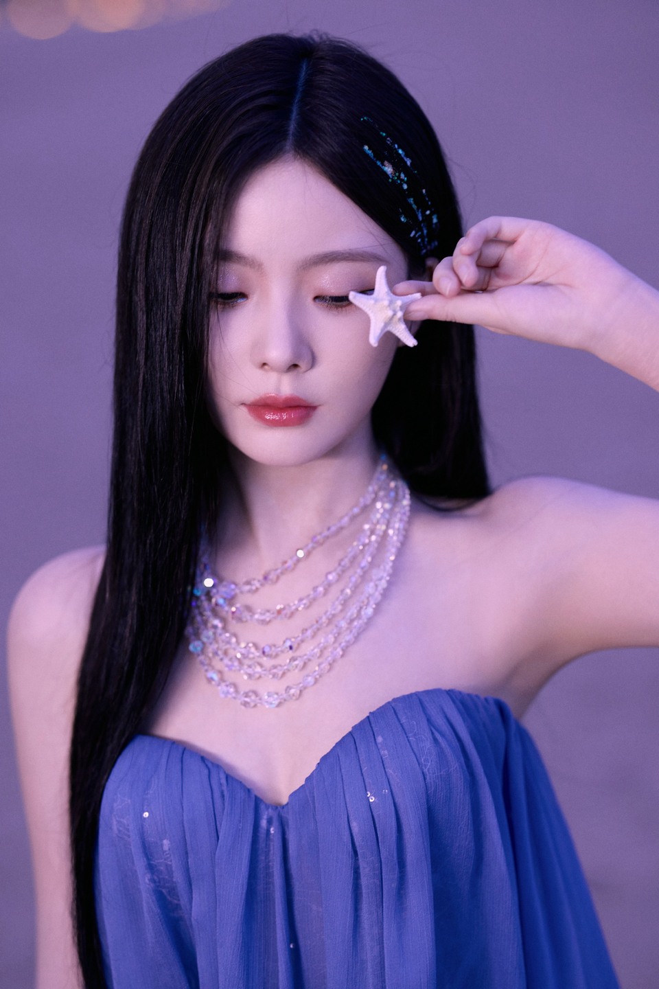 陈卓璇一抹蓝晕染光的轮廓 一缕风裙摆流动成歌