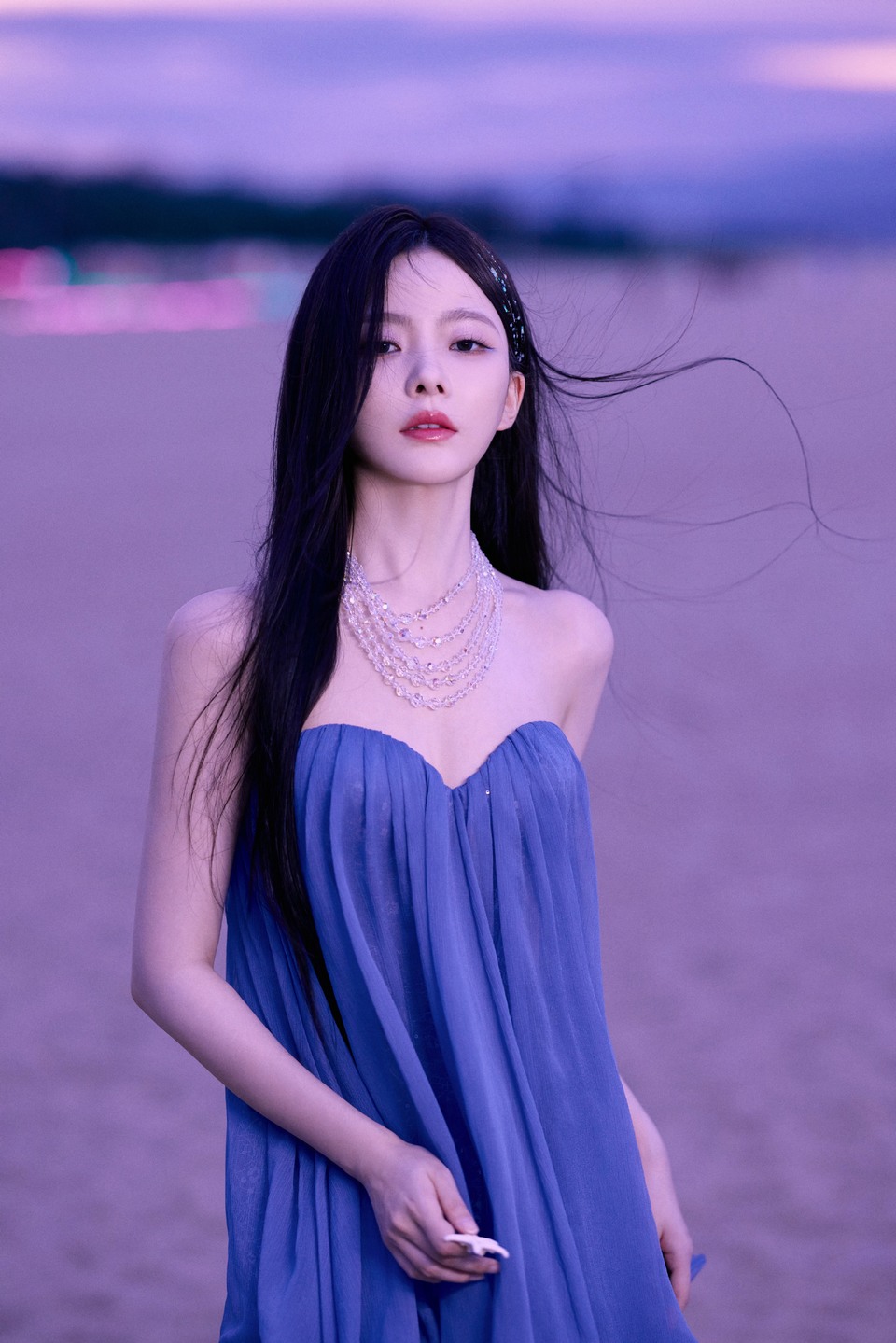 陈卓璇一抹蓝晕染光的轮廓 一缕风裙摆流动成歌