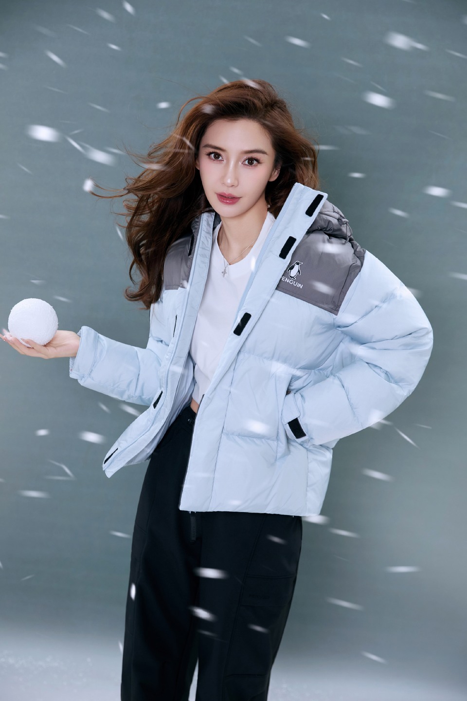 Angelababy雪絮轻舞眉眼含光 酿成眸里的温柔诗行