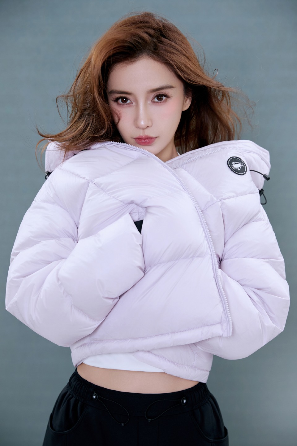 Angelababy雪絮轻舞眉眼含光 酿成眸里的温柔诗行  第8张