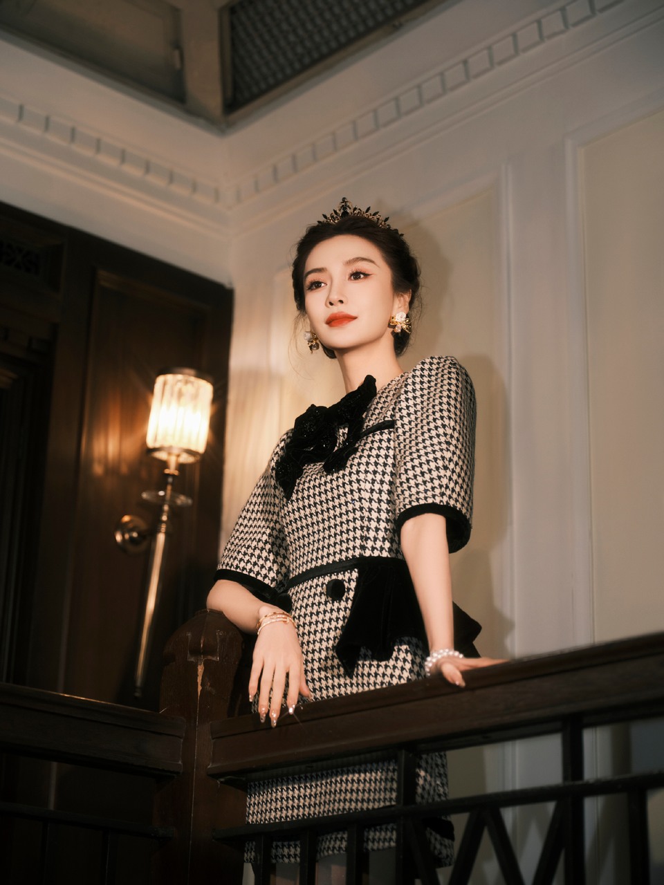 Angelababy千鸟格织就复古序章 是今夜与时光的静谧之约  第8张