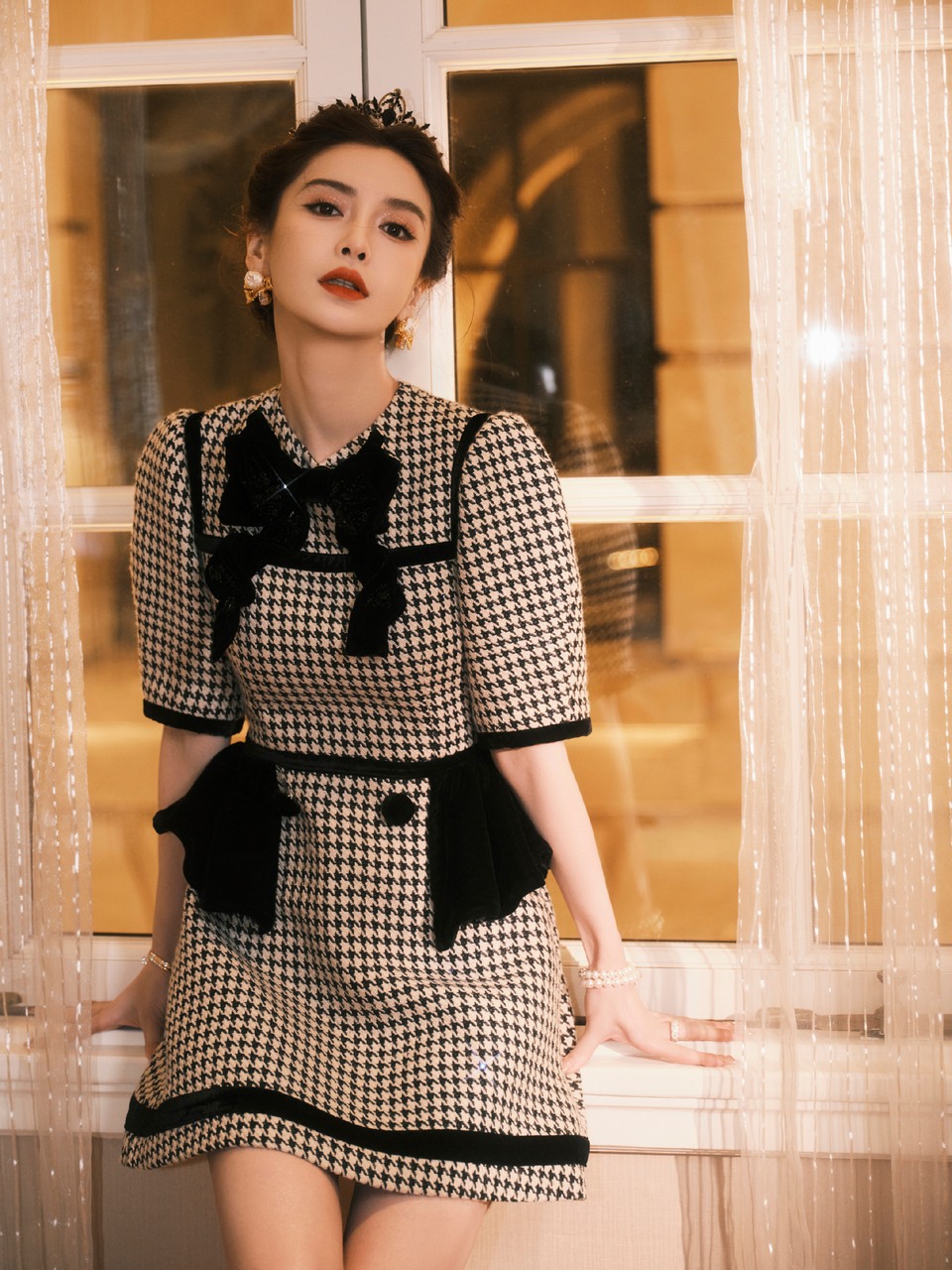 Angelababy千鸟格织就复古序章 是今夜与时光的静谧之约  第9张