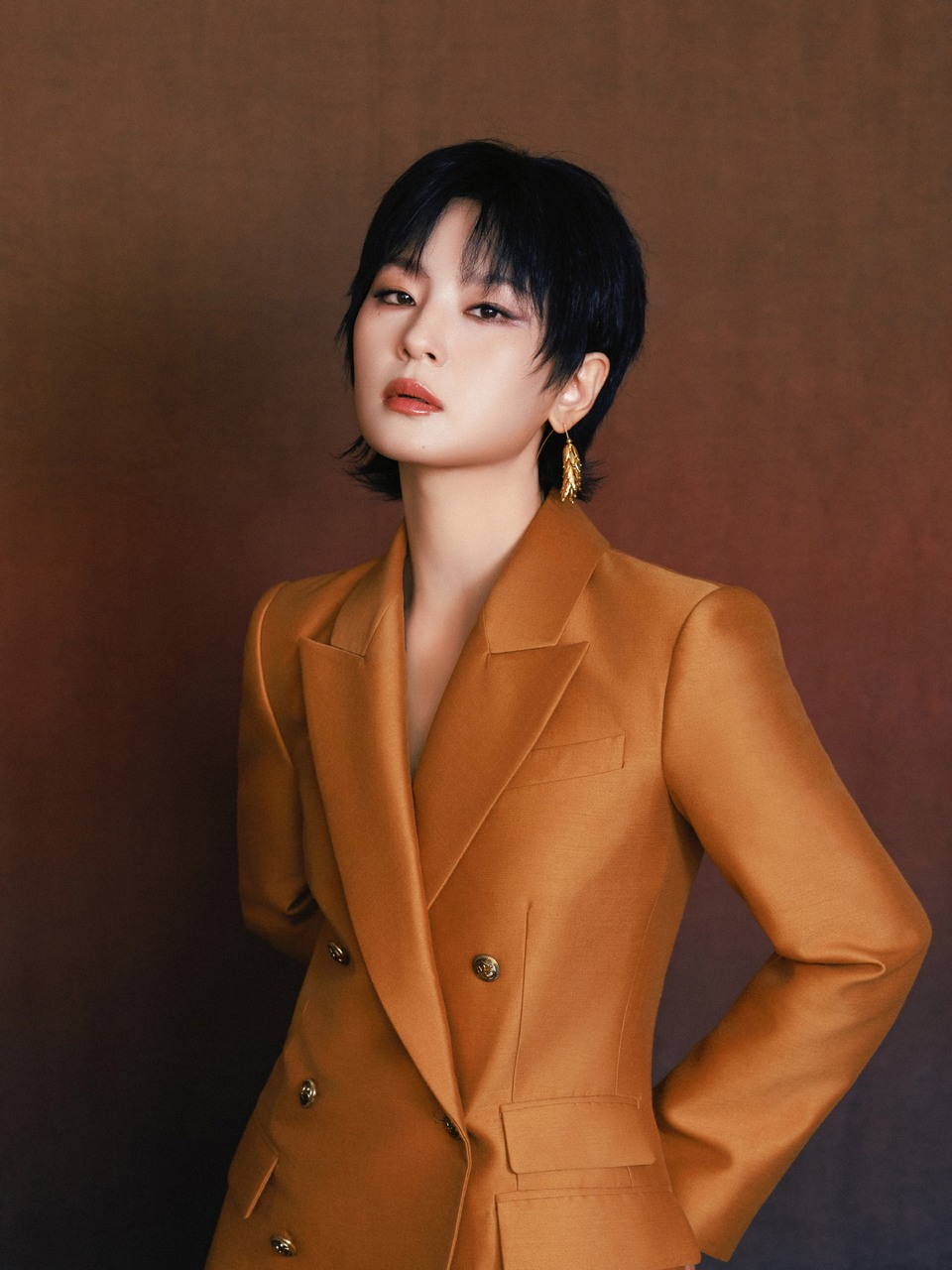 周笔畅华彩熠动鎏韵丰藏 于时光沉淀中显影时代风尚