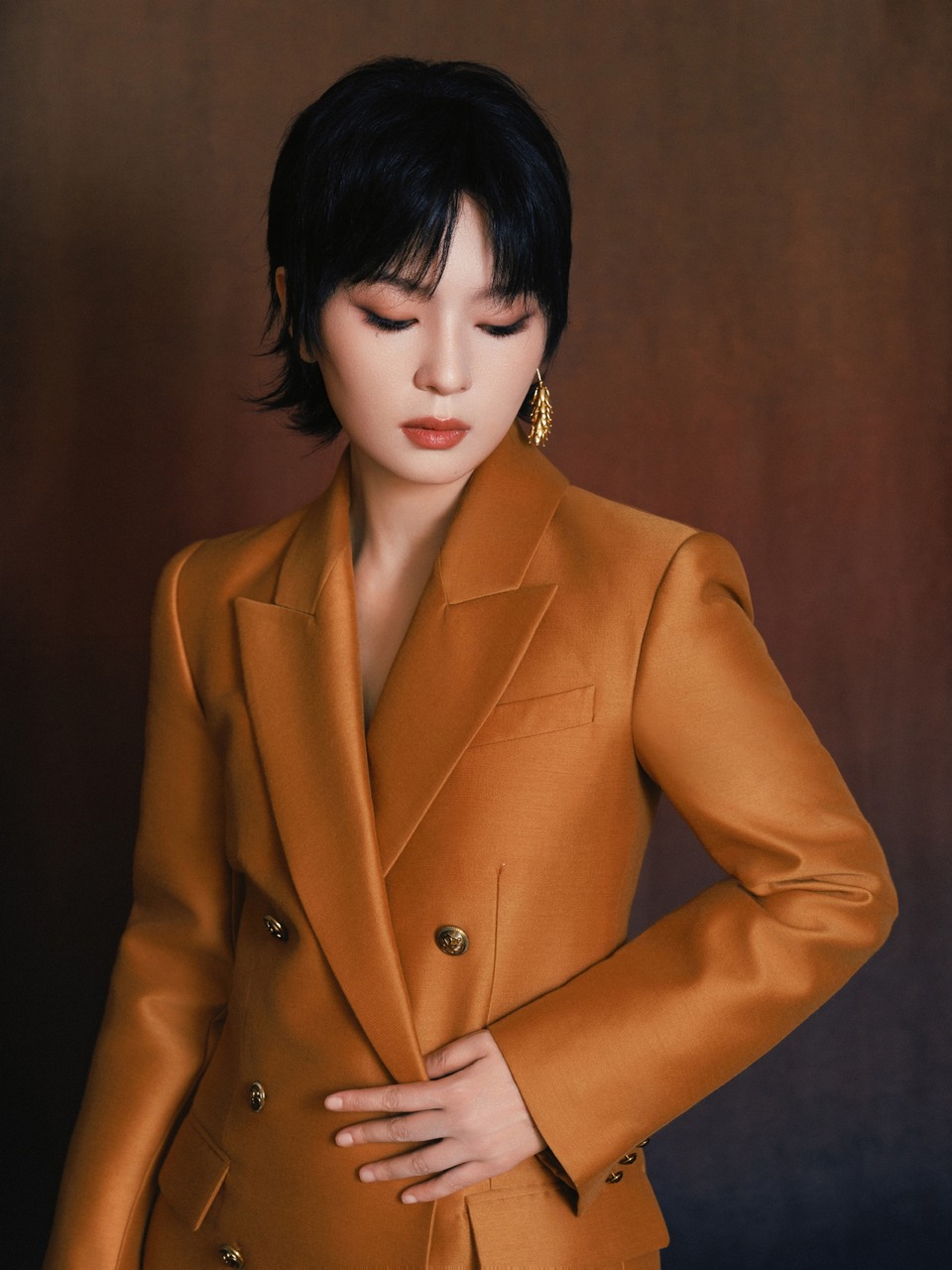 周笔畅华彩熠动鎏韵丰藏 于时光沉淀中显影时代风尚