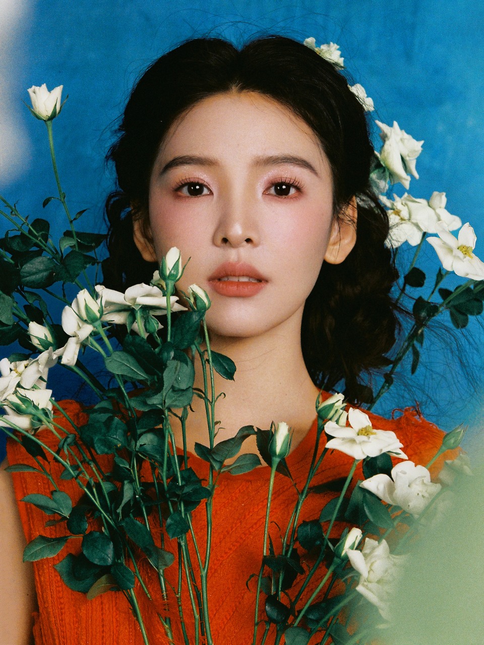 章若楠花朵簇拥之下 油画浓墨鲜丽最明媚的一瞬