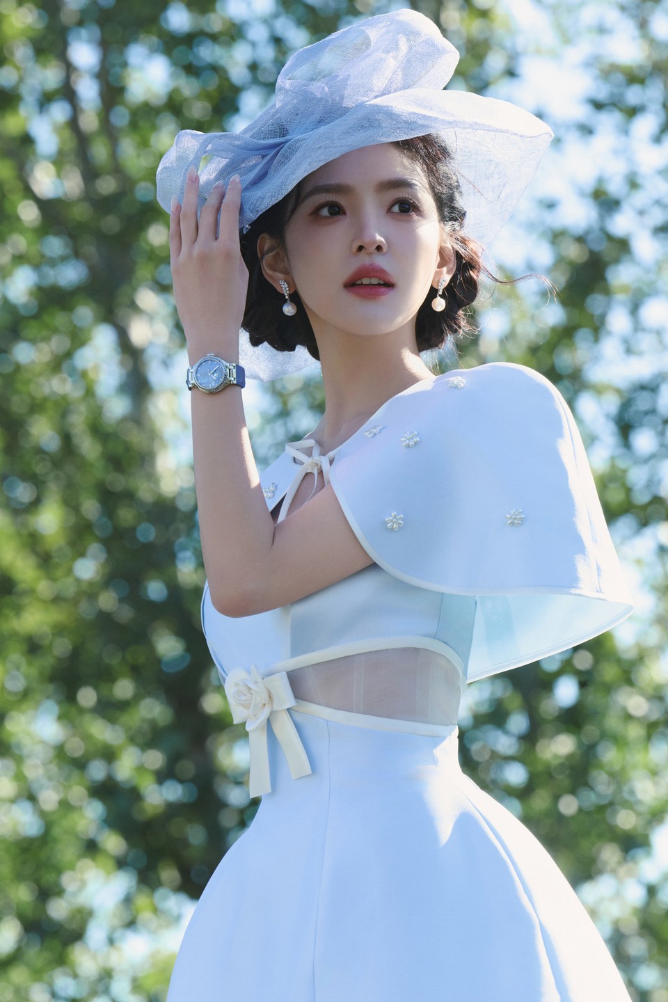 章若楠策马缓缓而来 沉浸式感受优雅时光流转  第8张