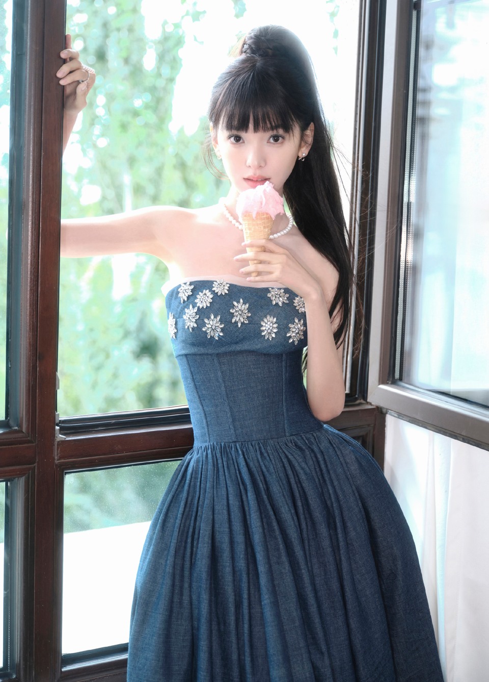 章若楠刘海儿高马尾造型 美貌更新氧气感满满  第5张