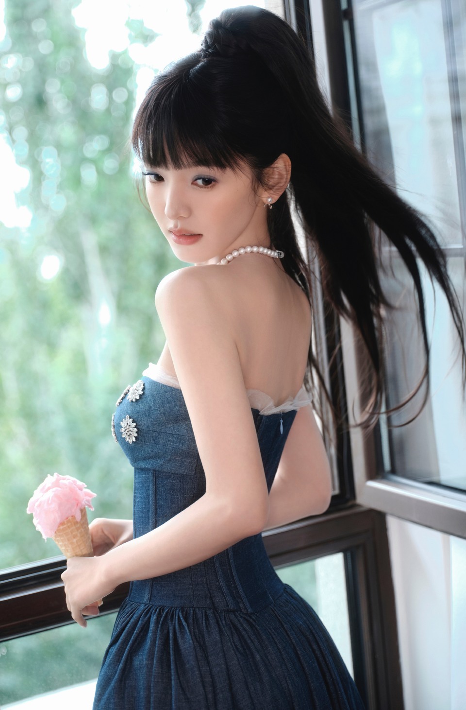 章若楠刘海儿高马尾造型 美貌更新氧气感满满  第6张