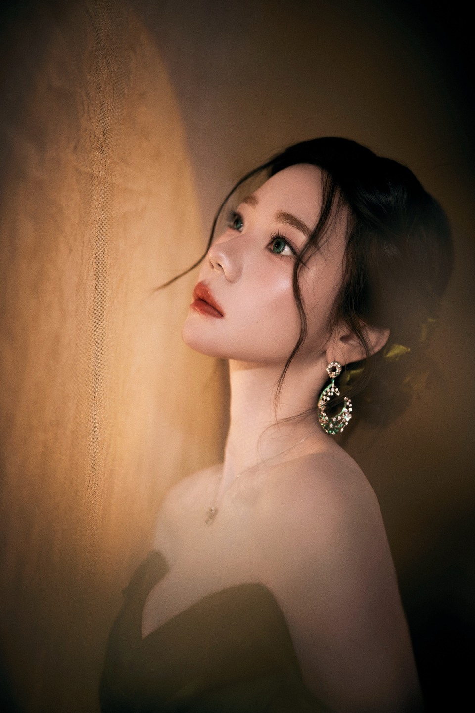 张紫宁将一抹复古绿的梦境 封存于鎏金岁月