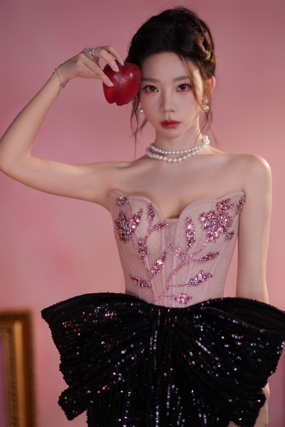 张紫宁淡粉邂逅一场暗夜 裙摆摇曳是闪耀的信号  第9张