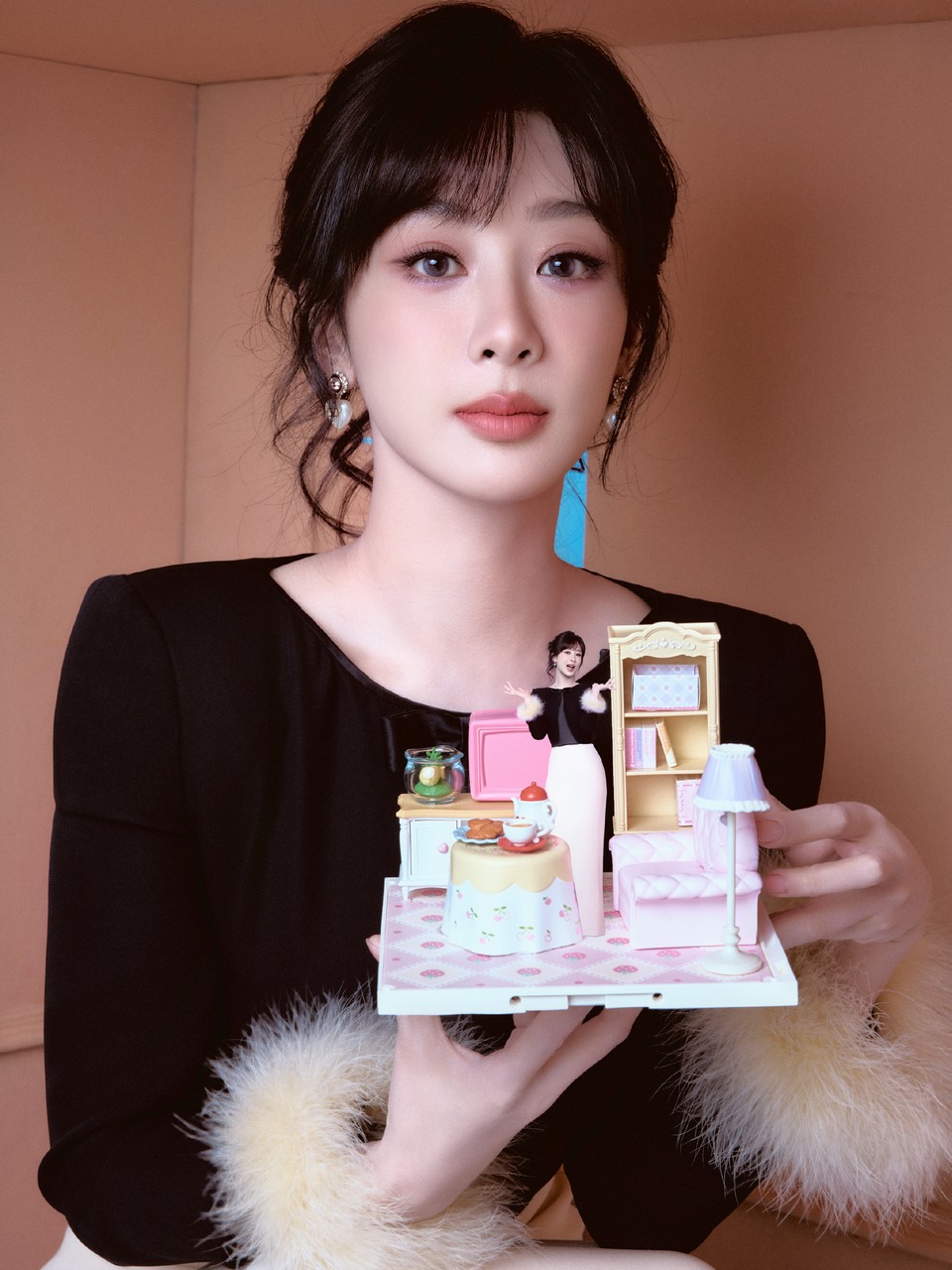 杨紫拾起光的碎片点缀裙边 书写永不褪色的浪漫  第9张