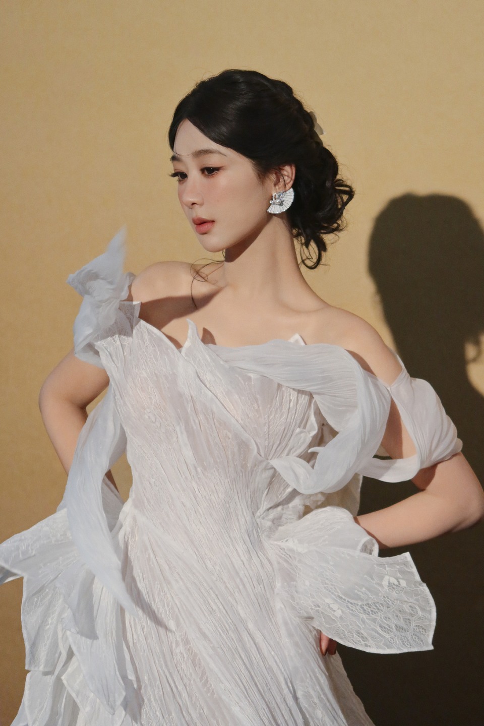 杨紫轻柔的纱复刻花瓣的脉络 于无声处悄然绽放  第8张