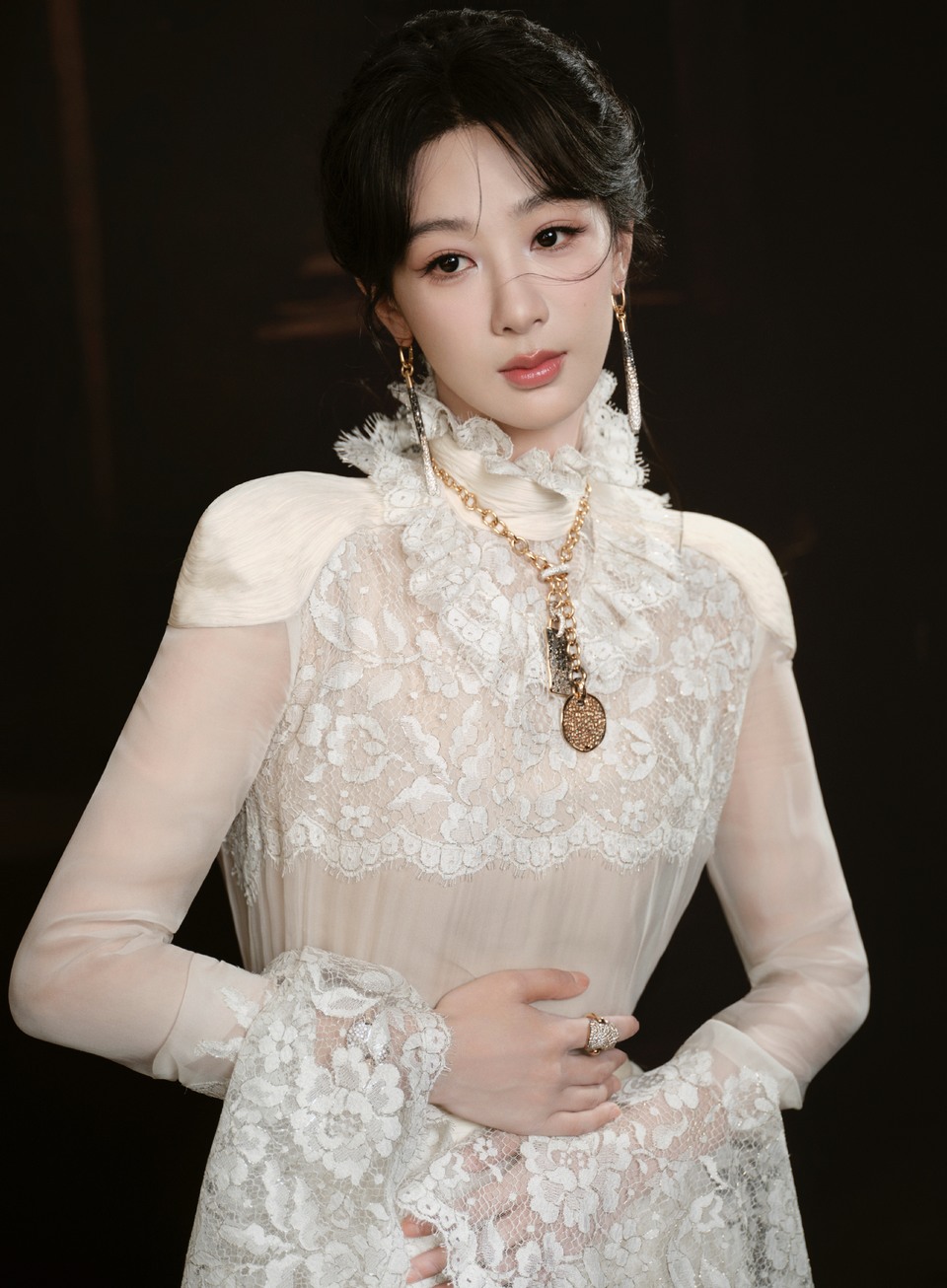 杨紫花朵萦绕织就复古盎然 静谧流转沉浸交错时光  第8张