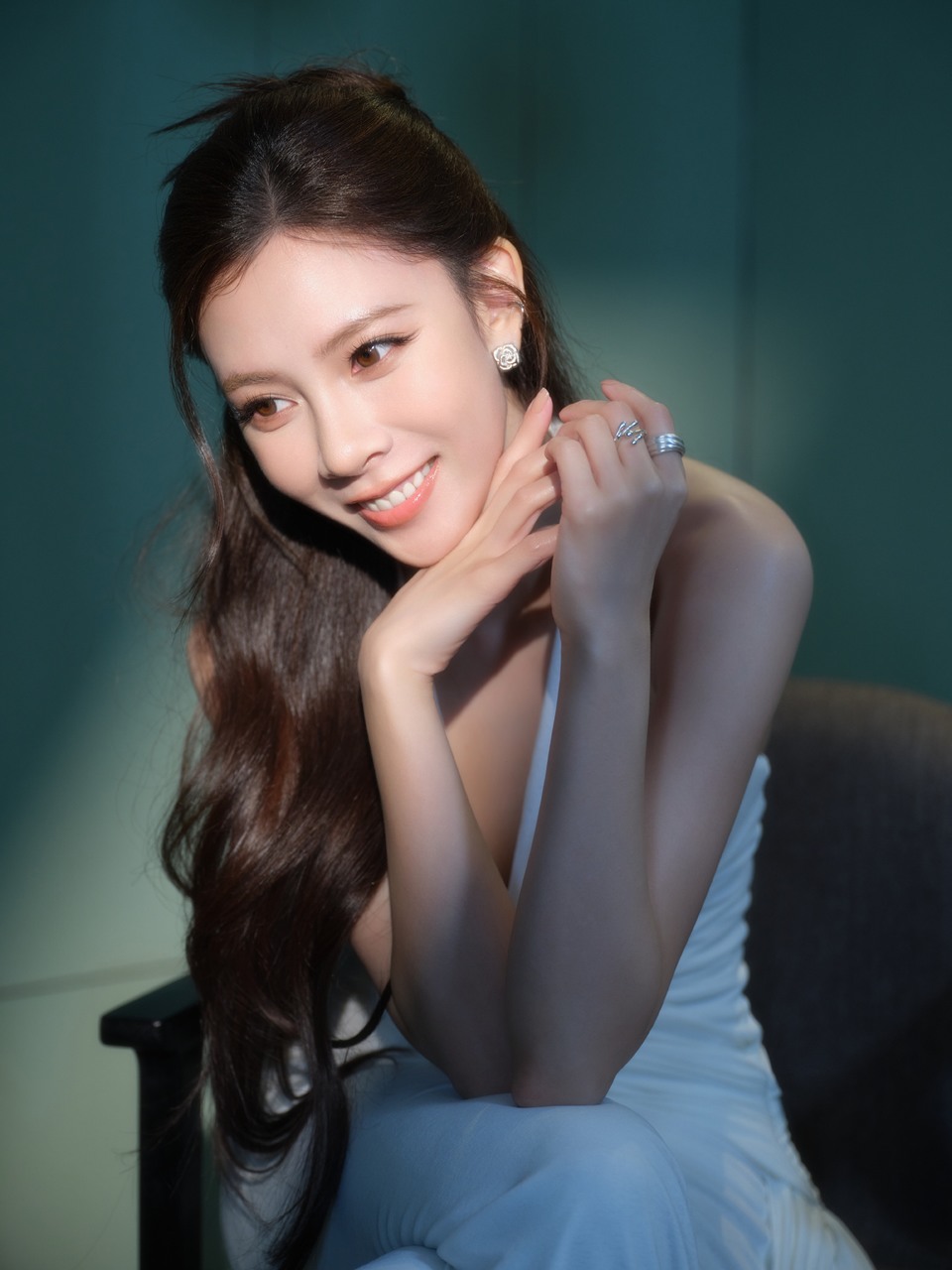 宋妍霏裙摆漾开盎然生机 眸间流转明媚光景  第8张