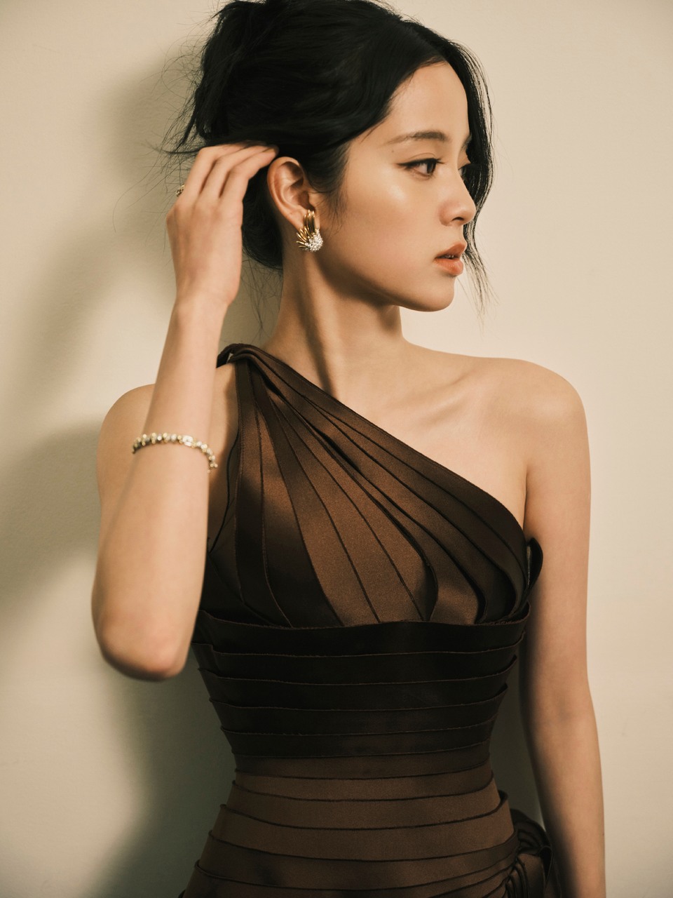 欧阳娜娜几何线条勾勒音乐律动 都在音符间隙闪烁  第7张
