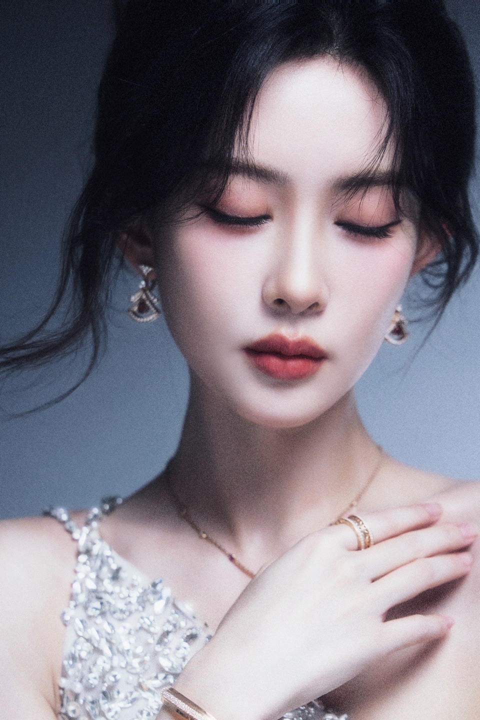 孟子义斑斓光影曼妙身姿 一同坠入蓝色潮汐之境  第7张