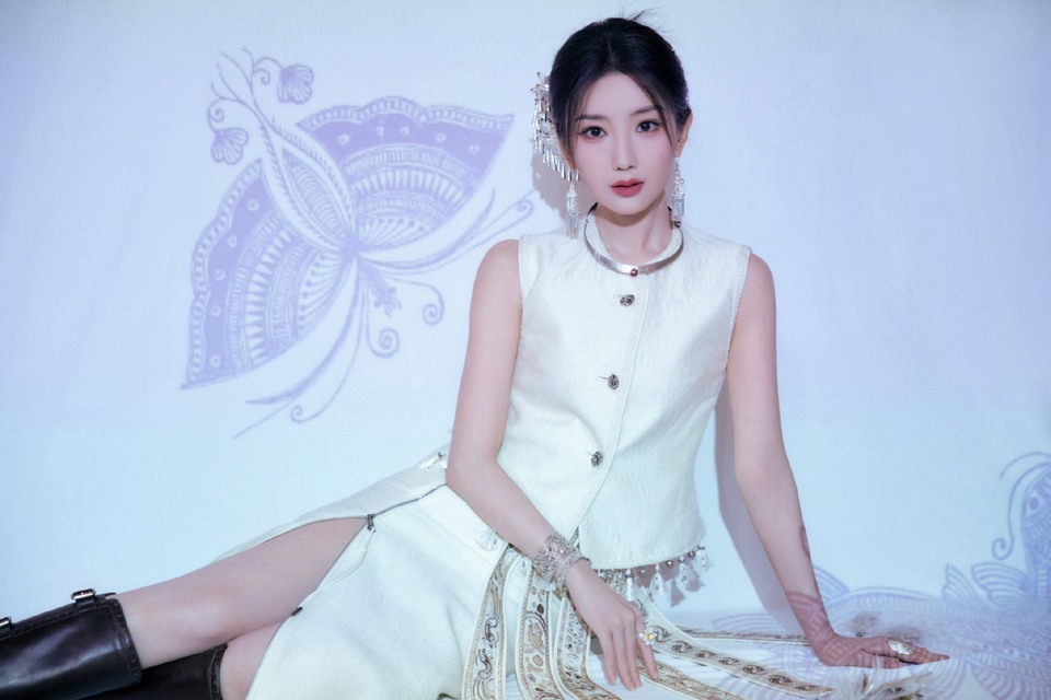 毛晓彤银饰叮当月光作序 山水花鸟定格此刻美好