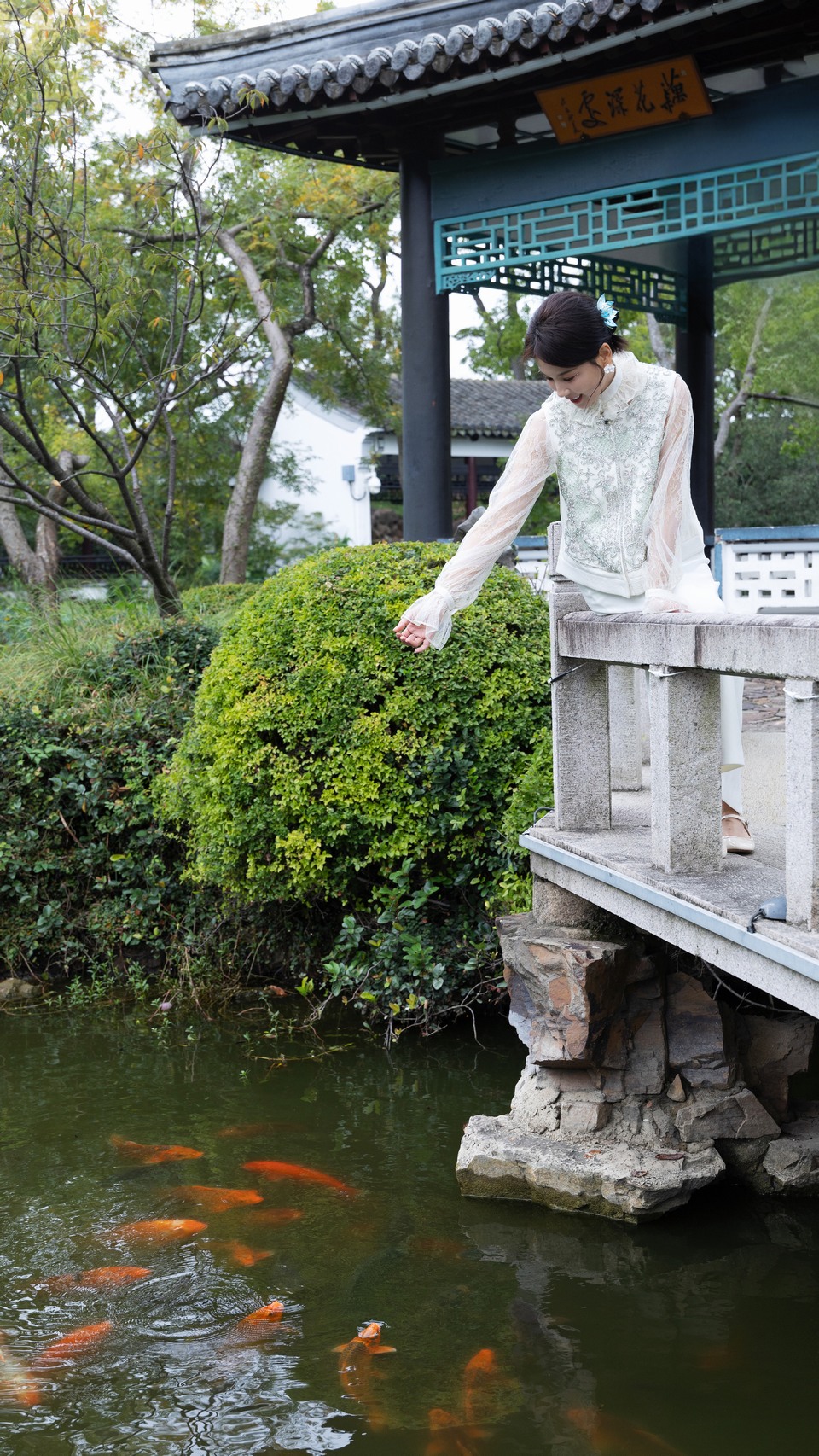 刘涛锦上织花与湖水共影 一隅春色半湖清寂  第10张