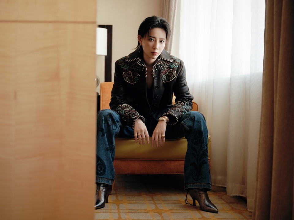 李斯丹妮冲破复古画框 生活无解用旋律燃动  第9张