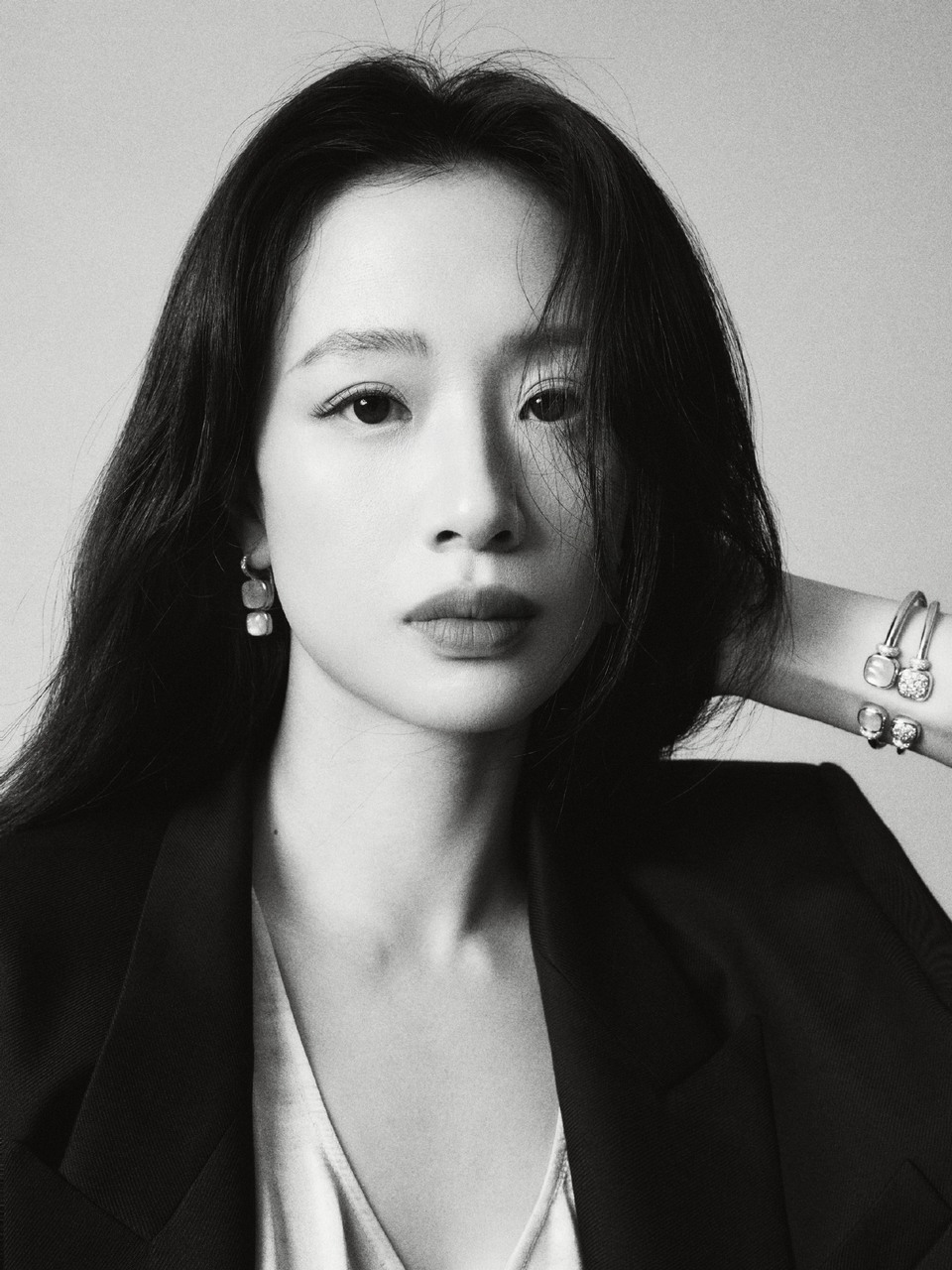 李梦以黑白为幕展露曼妙逸影 光影定格故事瞬间  第7张