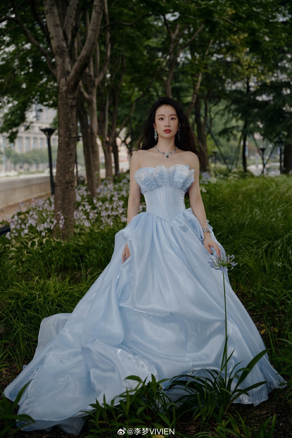 李梦穿艾莎裙摆的在逃公主 寻找遗失的水晶鞋