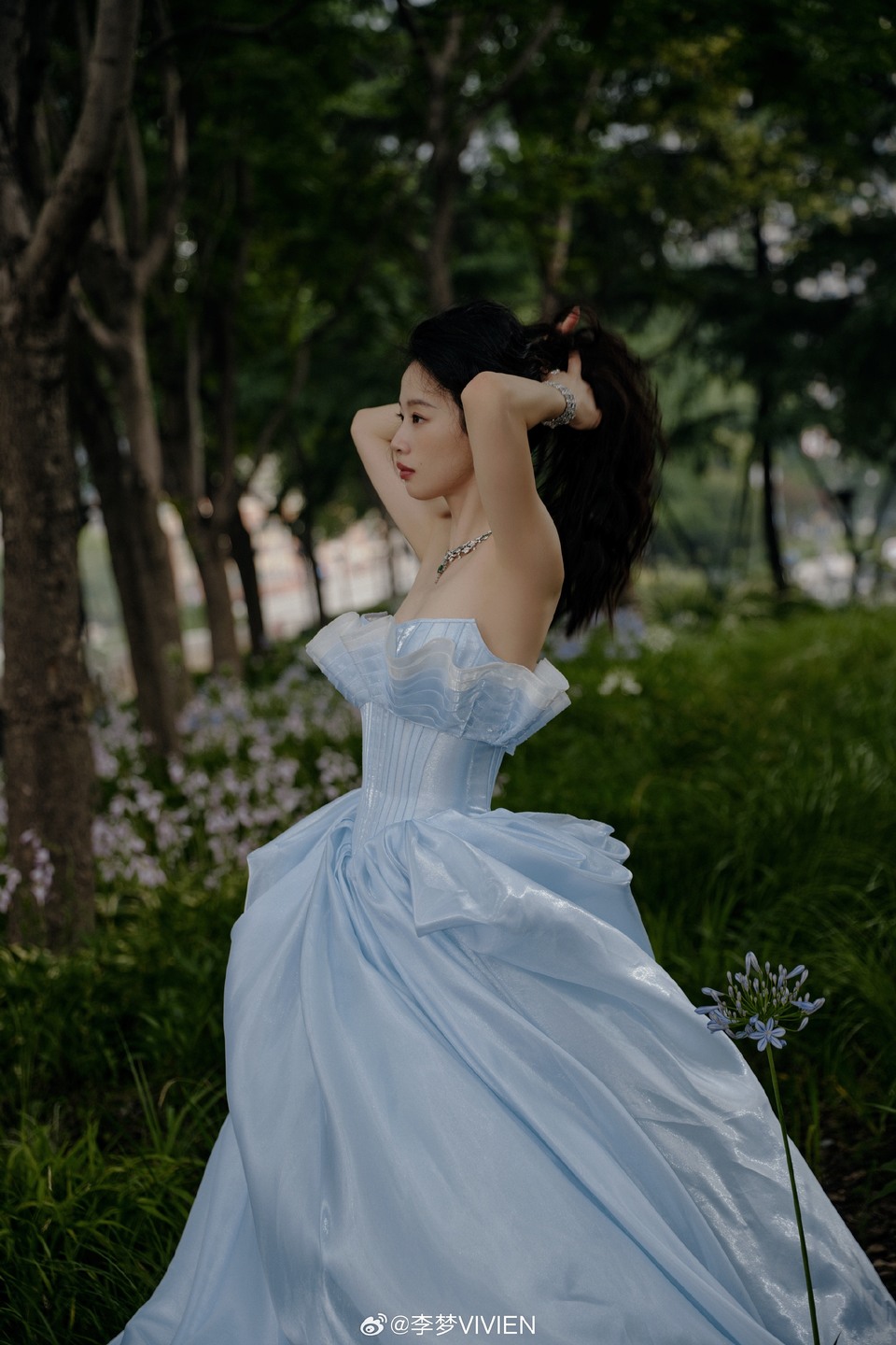 李梦穿艾莎裙摆的在逃公主 寻找遗失的水晶鞋