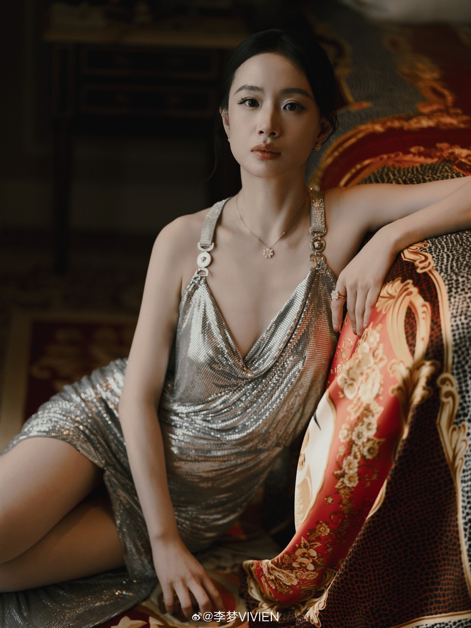 李梦星河游弋步步流光 宛如月银色精灵洒落人间  第11张