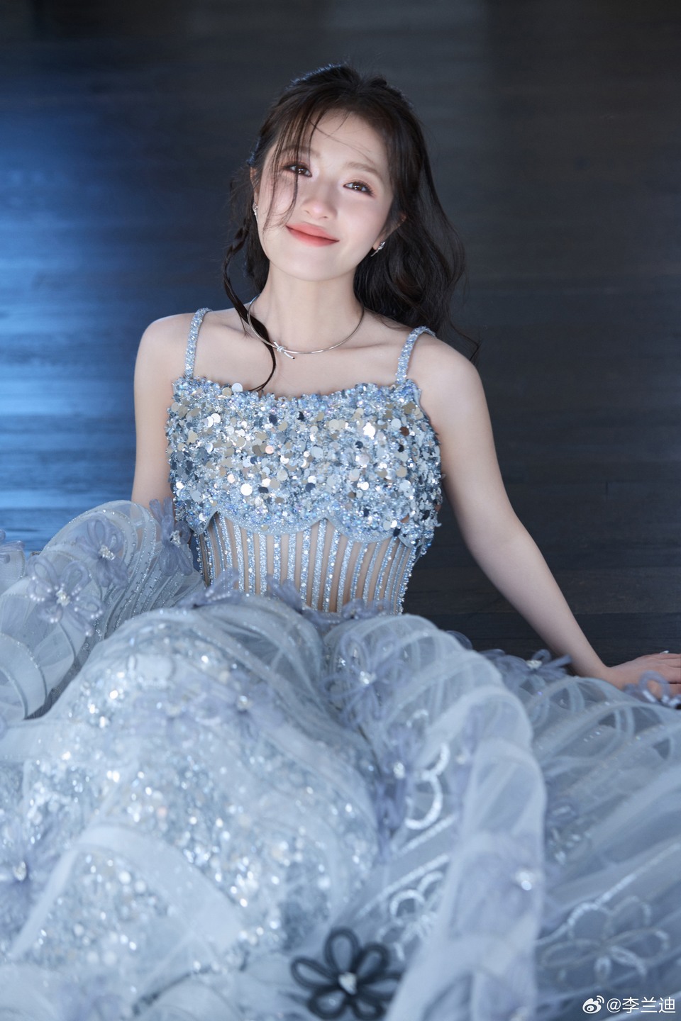 李兰迪寻觅烂漫 温柔不经意流露与飘逸悄然邂逅  第7张