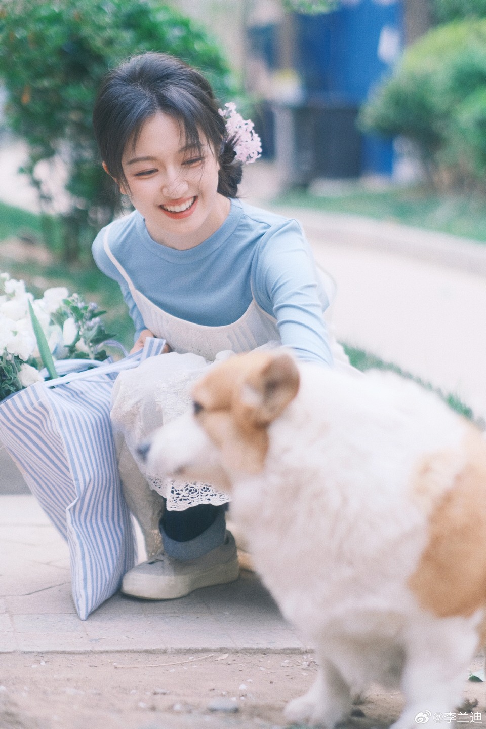 李兰迪接收爱意讯号 给浪漫的日子增添几缕花香  第4张