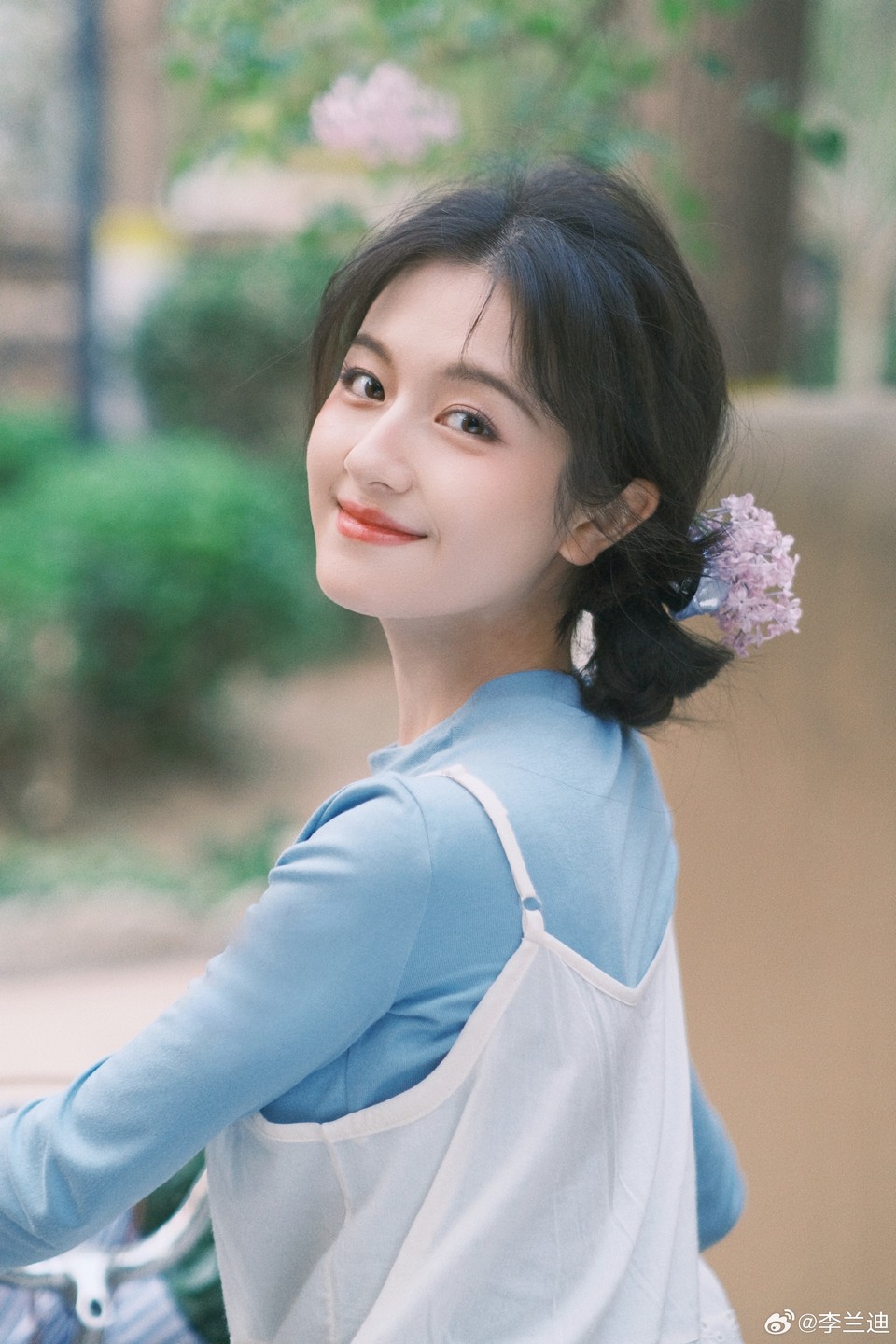 李兰迪接收爱意讯号 给浪漫的日子增添几缕花香  第9张