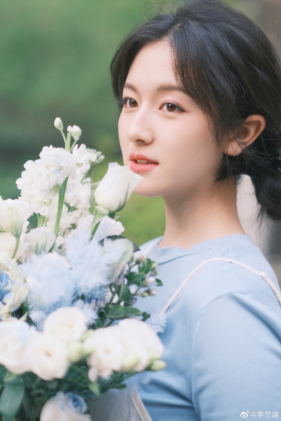 李兰迪接收爱意讯号 给浪漫的日子增添几缕花香  第8张