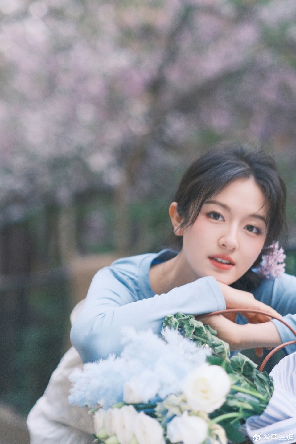 李兰迪接收爱意讯号 给浪漫的日子增添几缕花香  第7张